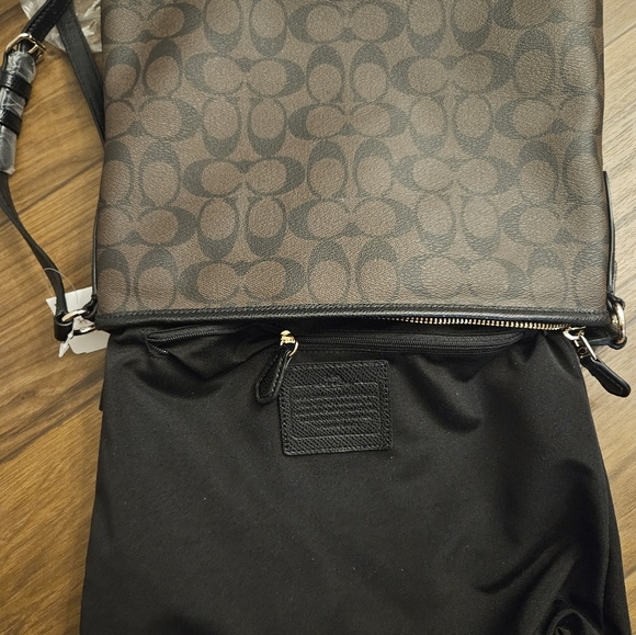 Authentic Coach Crossbody File Bag - Picture 7 of 7